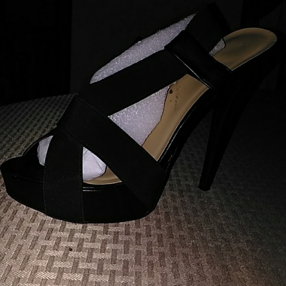 Heels - Picture 4 of 4